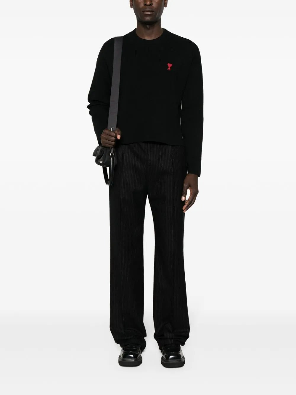 Siyah Yuvarlak Yaka Yün Kazak (Kırmızı Detaylı)